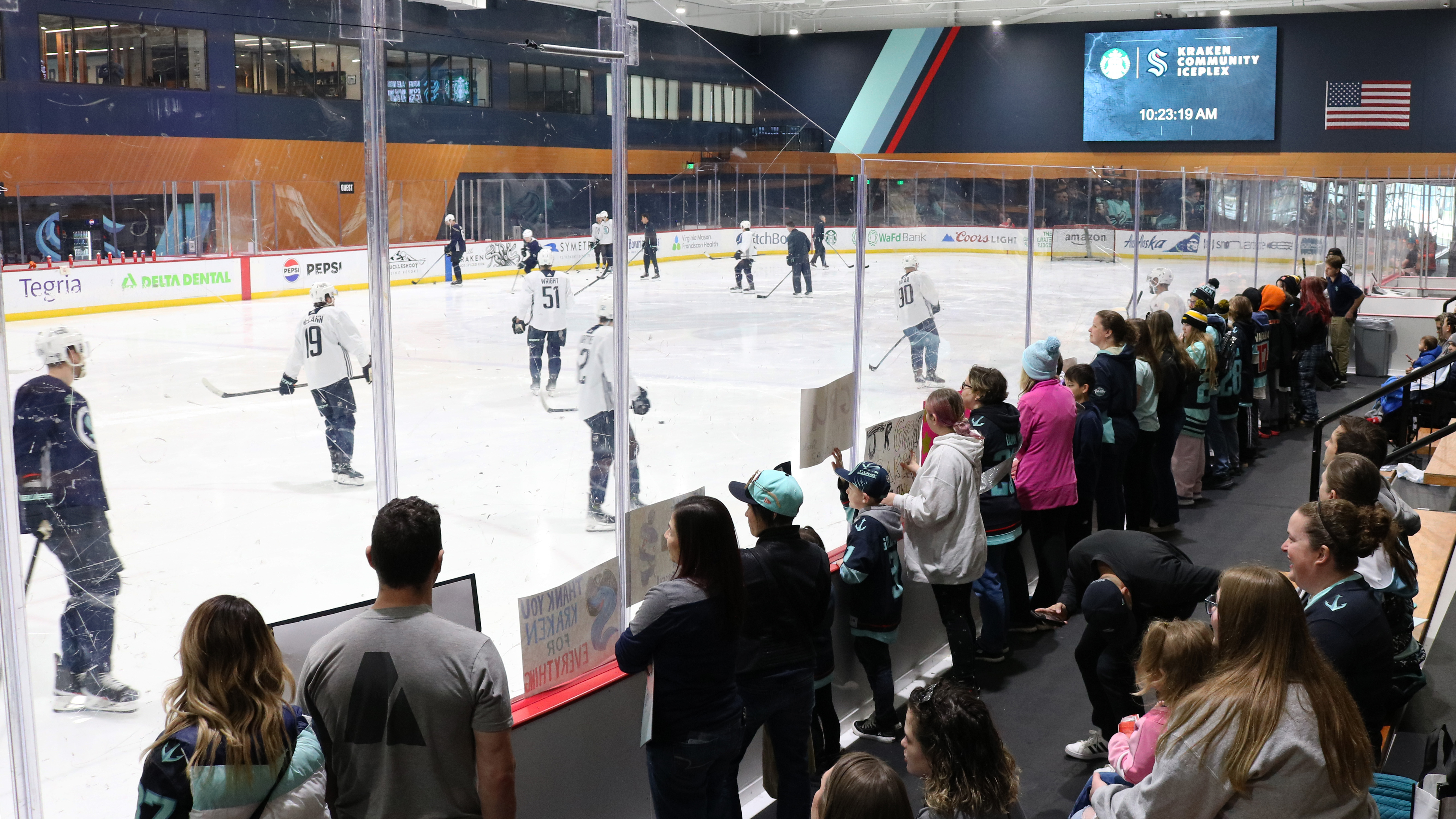 Kraken Practice Fans And Players 16X9